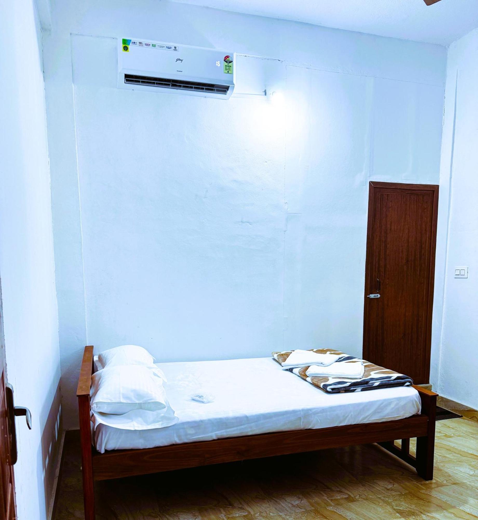 Vcs Apartments Parassinikadavu Parassinikkadavu Екстериор снимка